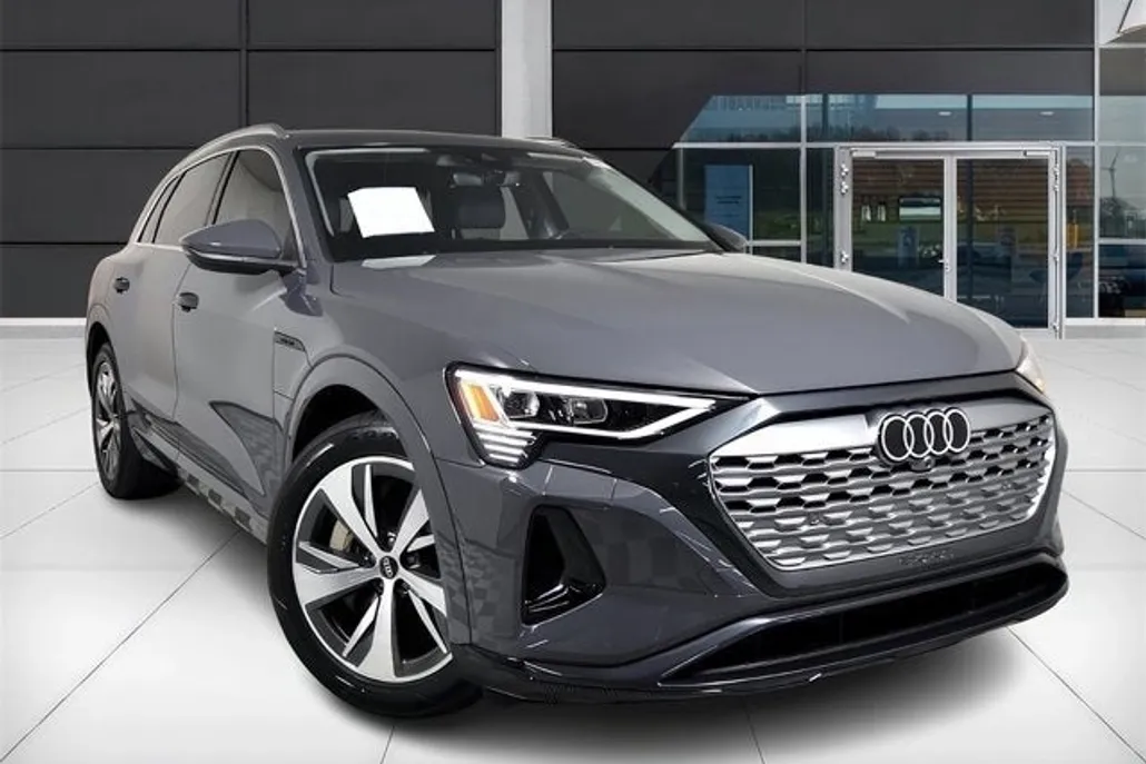 2024 Audi Q8 E-tron Premium photo 1