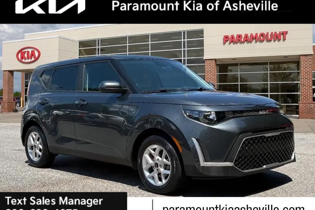2023 Kia Soul LX photo 1