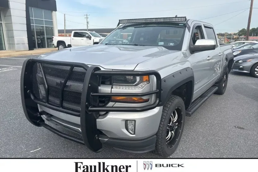 2017 Chevrolet Silverado 1500 LT photo 1