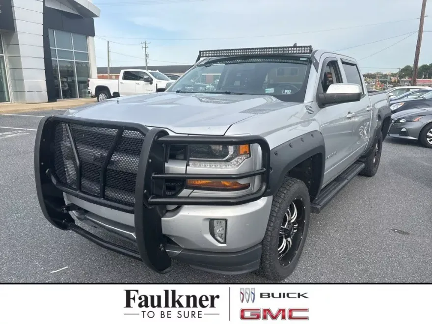 2017 Chevrolet Silverado 1500 LT photo 1