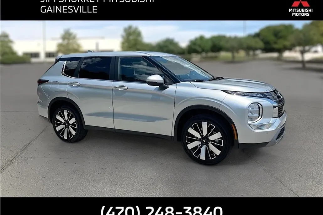 2025 Mitsubishi Outlander SE photo 1