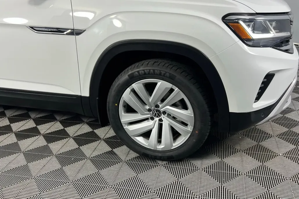 2022 Volkswagen Atlas Cross Sport SE Technology photo 1