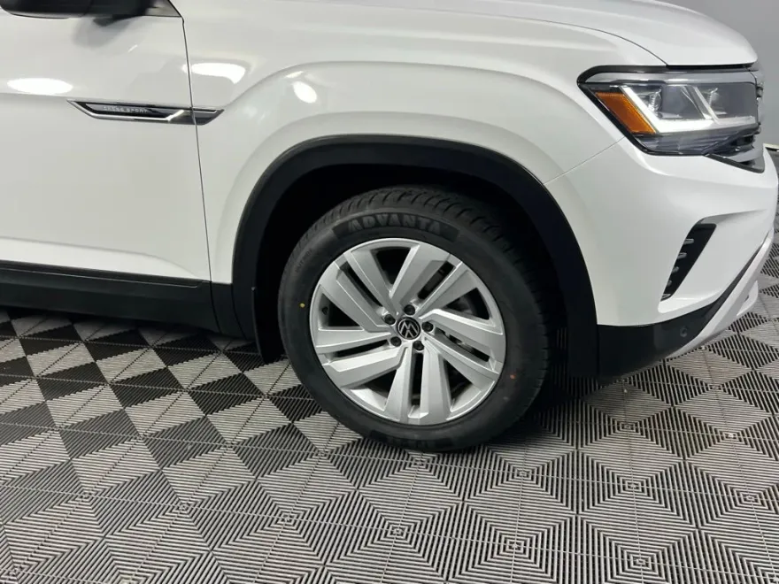 2022 Volkswagen Atlas Cross Sport SE Technology photo 1