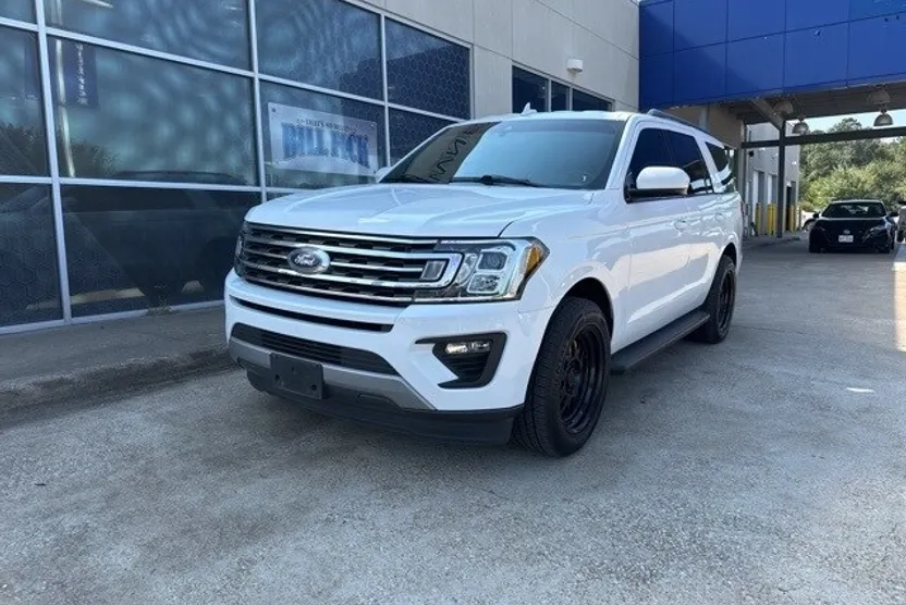 2021 Ford Expedition XLT photo 1