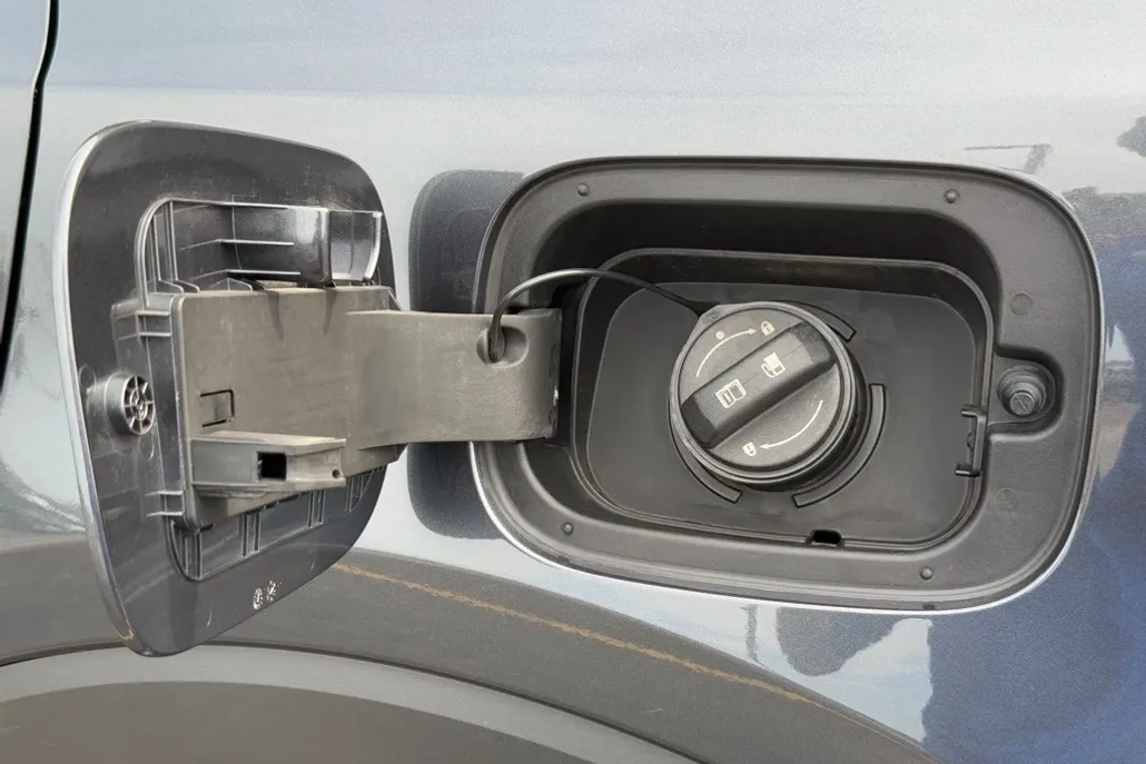 2023 Kia Telluride LX photo 1