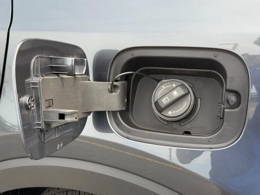 2023 Kia Telluride LX photo 1