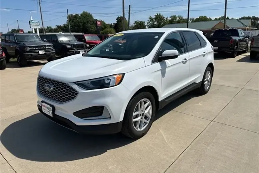 2024 Ford Edge SEL photo 1