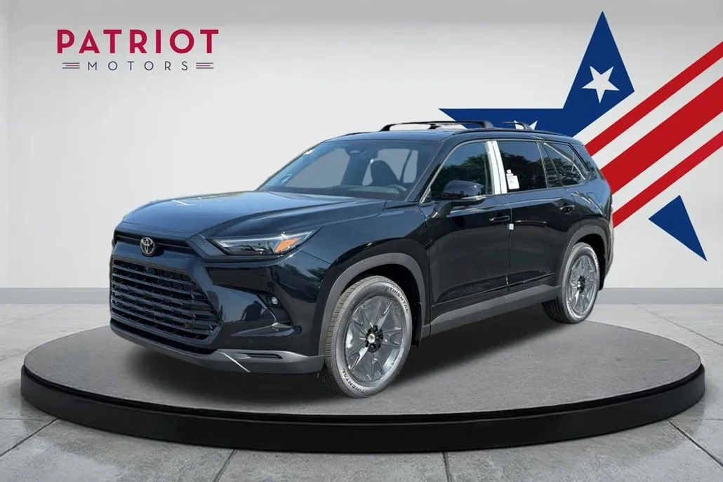 2026 Toyota Highlander Hybrid photo 1