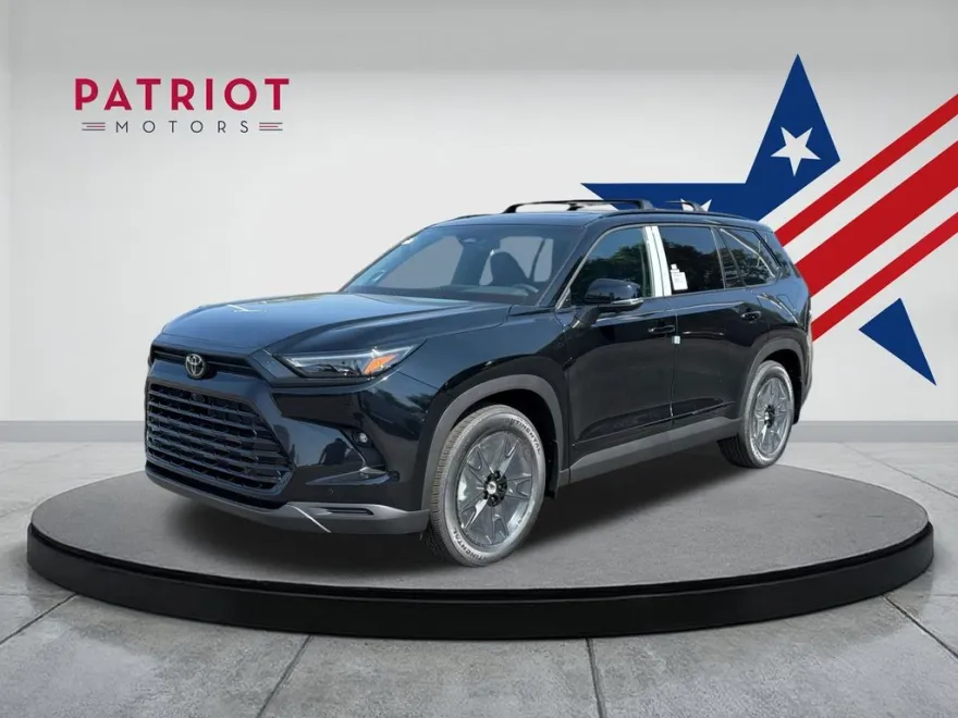 2026 Toyota Highlander Hybrid photo 1