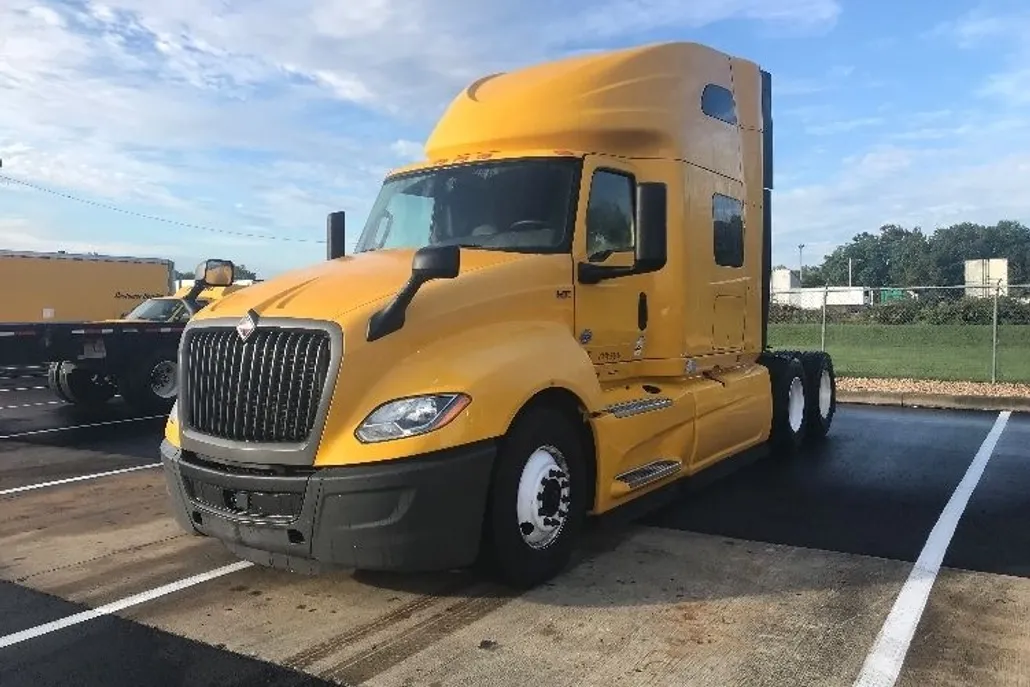 2022 International LT625 LT photo 1
