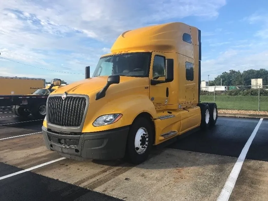 2022 International LT625 LT photo 1