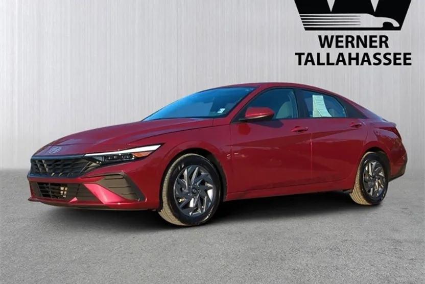 2024 Hyundai Elantra SEL photo 1