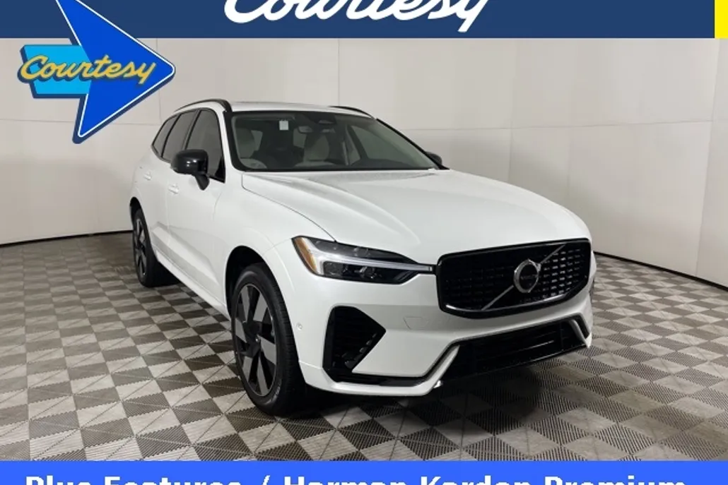 2025 Volvo XC60 T8 Plus photo 1