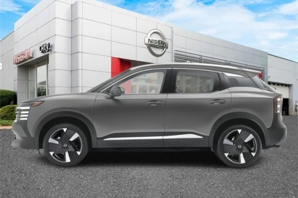 2025 Nissan Kicks SR photo 1