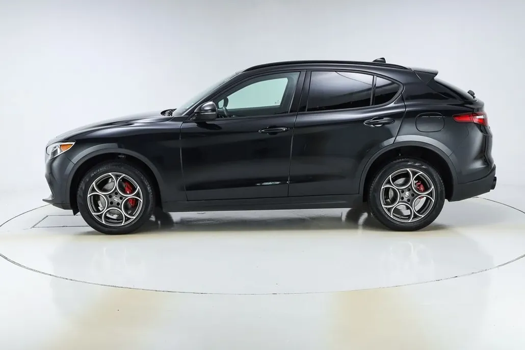 2023 Alfa Romeo Stelvio Sprint photo 1
