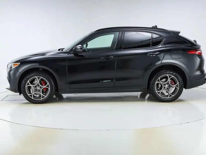 2023 Alfa Romeo Stelvio Sprint photo 1