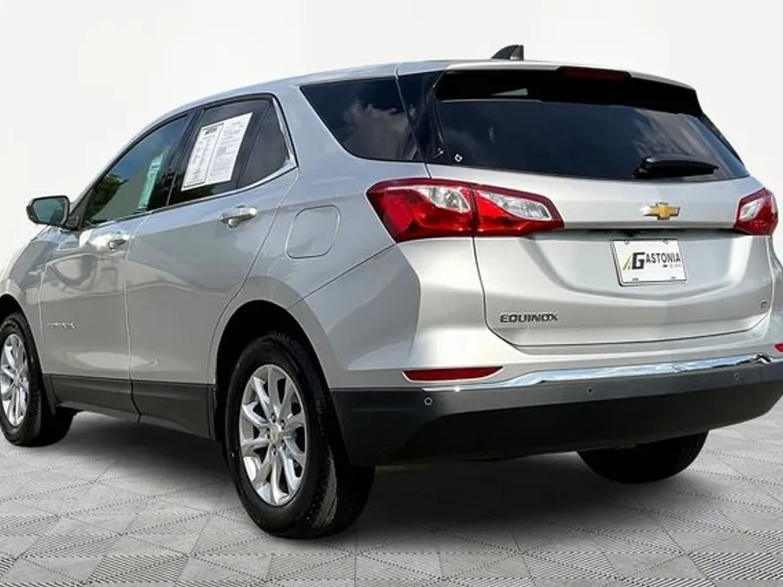 2020 Chevrolet Equinox LT photo 1