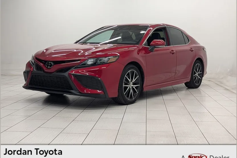 2022 Toyota Camry SE photo 1