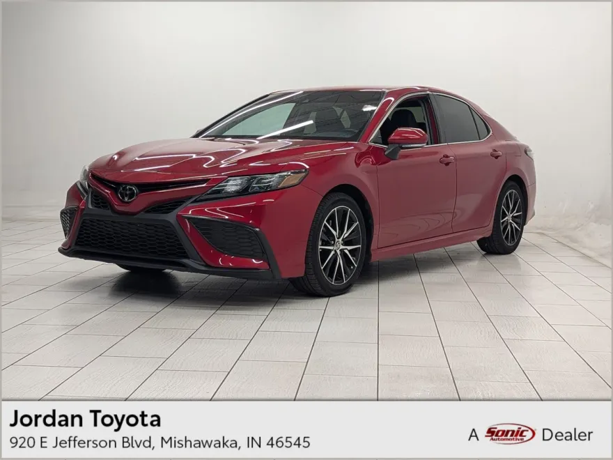 2022 Toyota Camry SE photo 1
