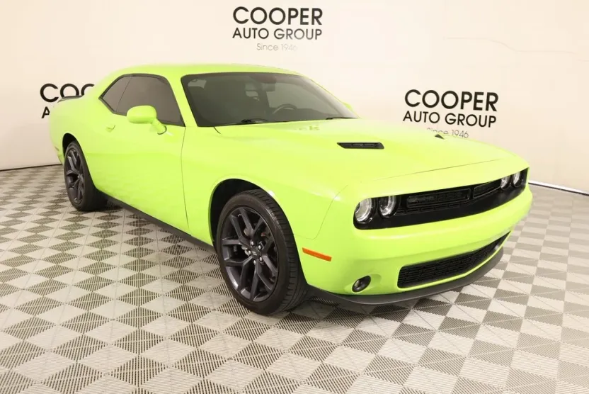 2023 Dodge Challenger SXT photo 1