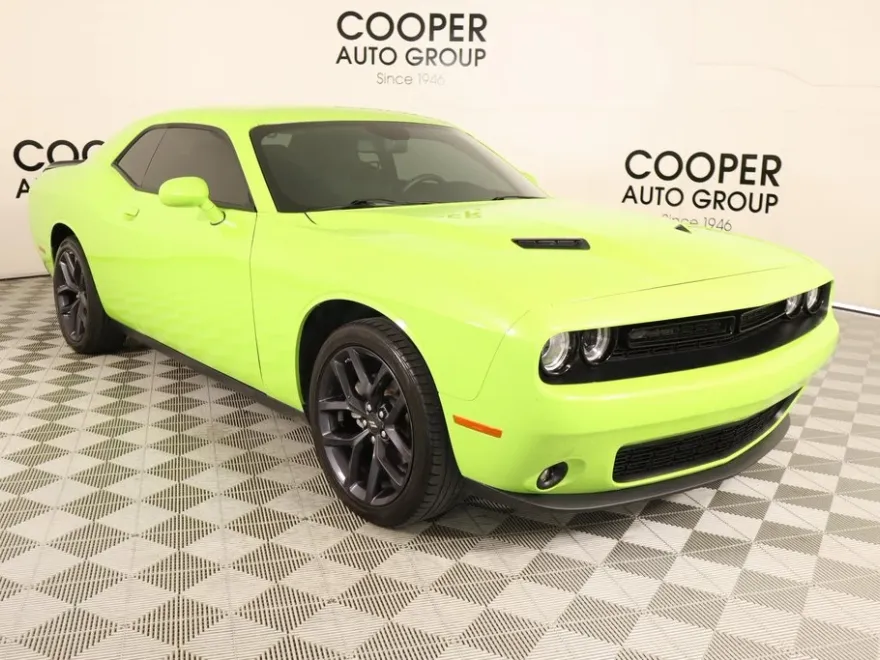 2023 Dodge Challenger SXT photo 1