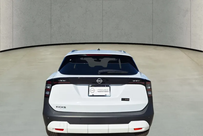 2026 Nissan Kicks SV photo 1