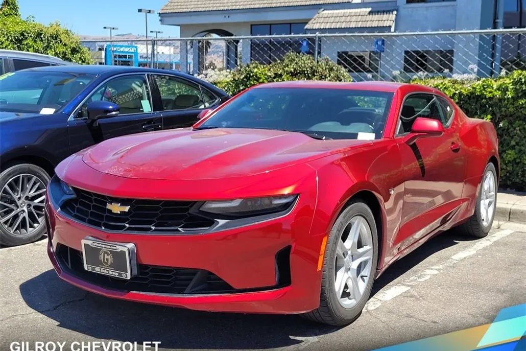 2023 Chevrolet Camaro 1LT photo 1
