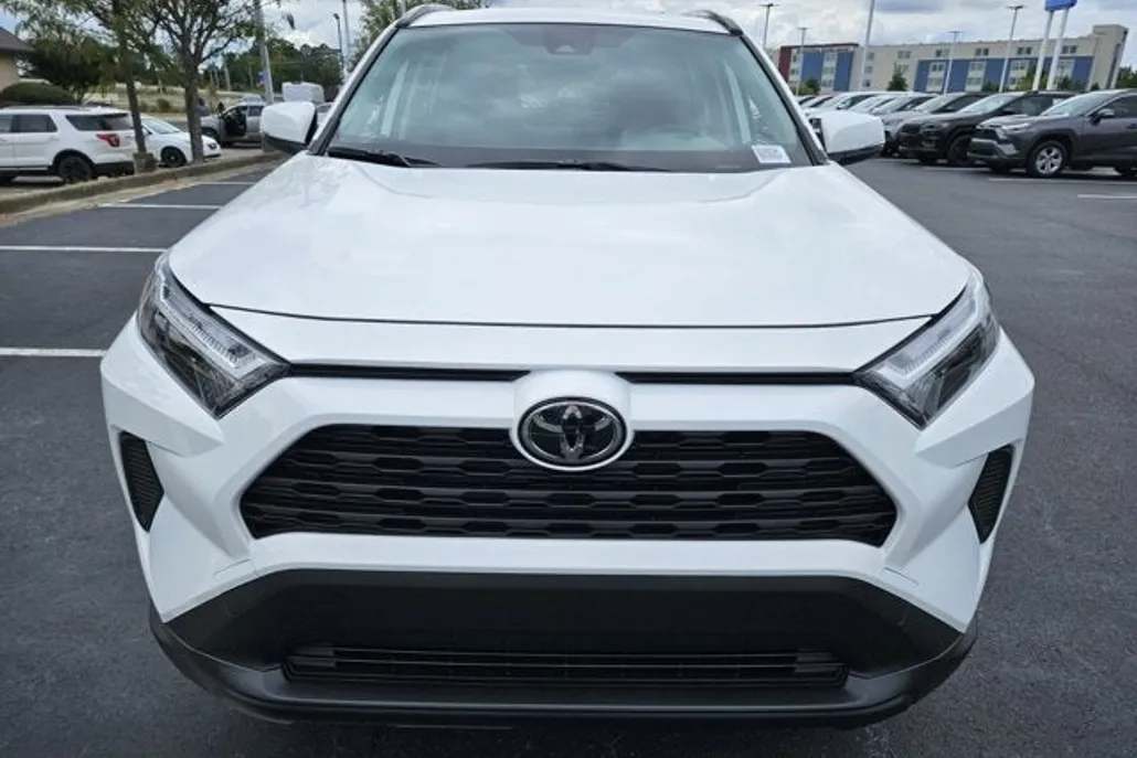 2025 Toyota RAV4 Hybrid LE photo 1