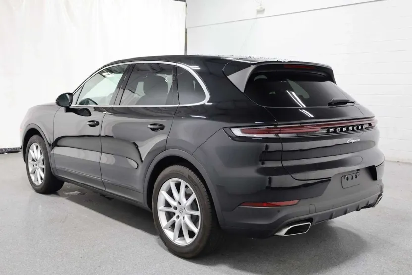 2024 Porsche Cayenne photo 1