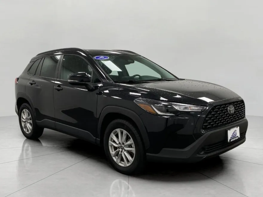 2024 Toyota Corolla Cross LE photo 1