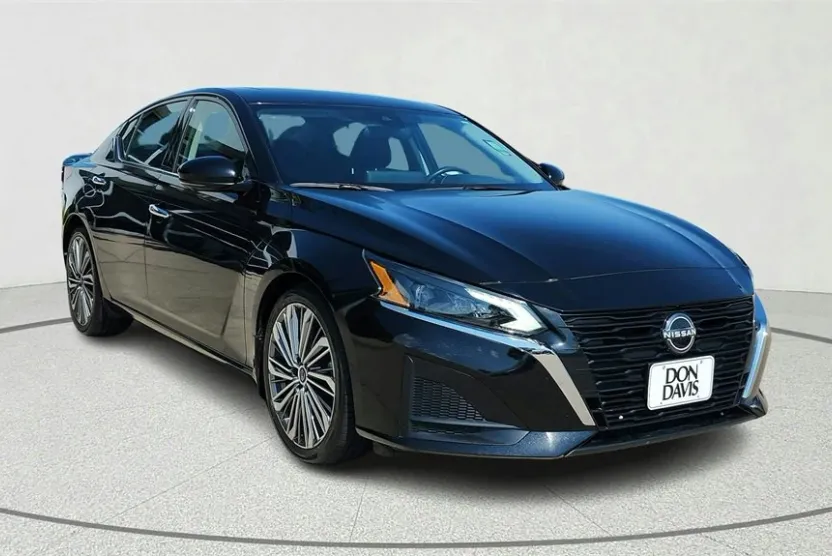 2023 Nissan Altima 2.5 SL photo 1