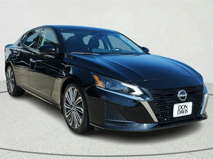 2023 Nissan Altima 2.5 SL photo 1
