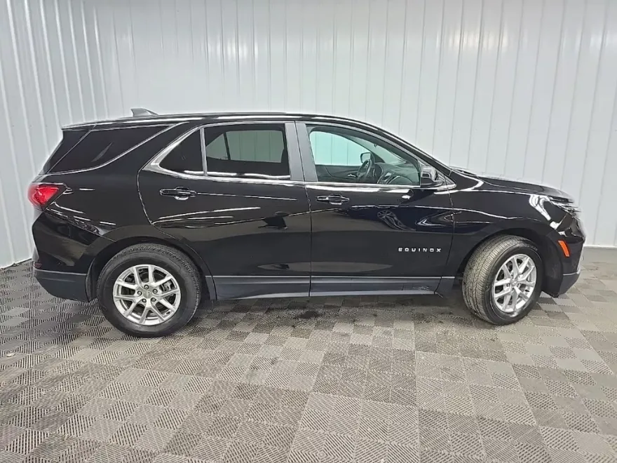 2022 Chevrolet Equinox LT photo 1