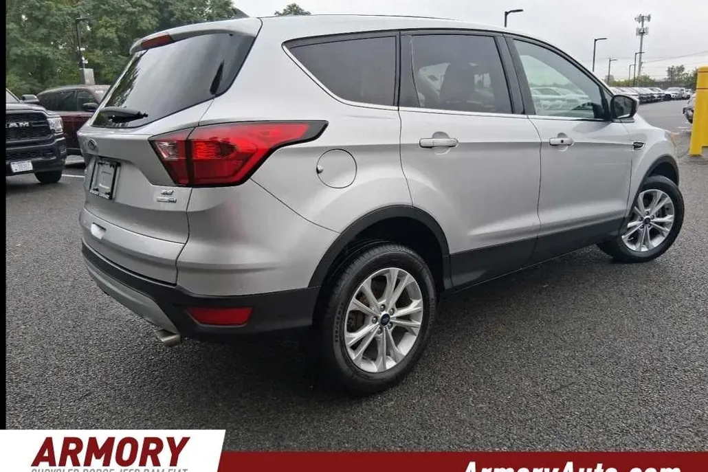 2019 Ford Escape SE photo 1