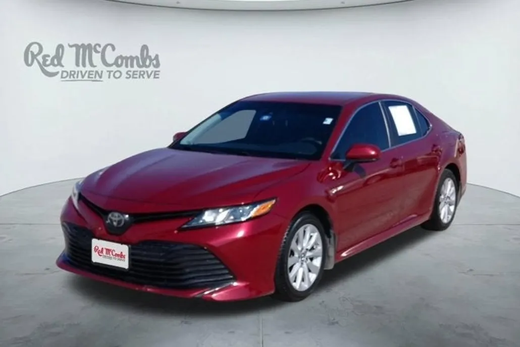 2019 Toyota Camry LE photo 1