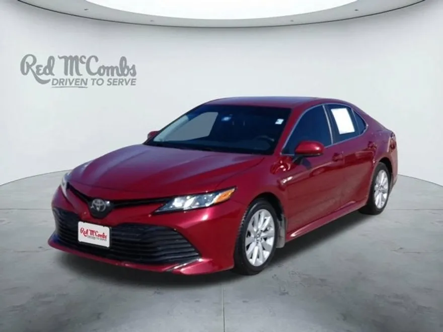 2019 Toyota Camry LE photo 1