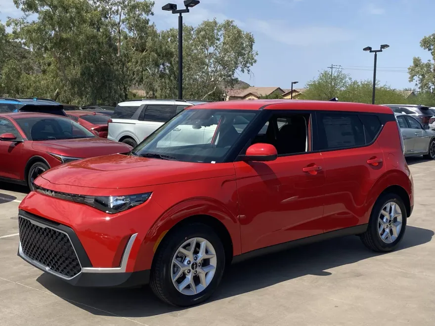 2025 Kia Soul S photo 1