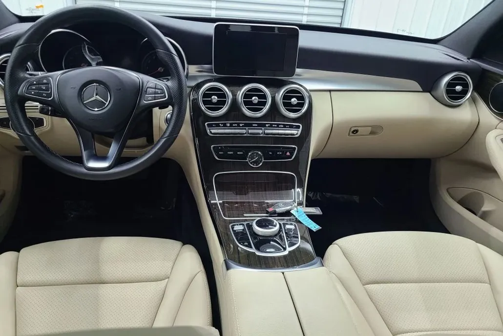 2018 Mercedes Benz C 300 4MATIC Sedan photo 1