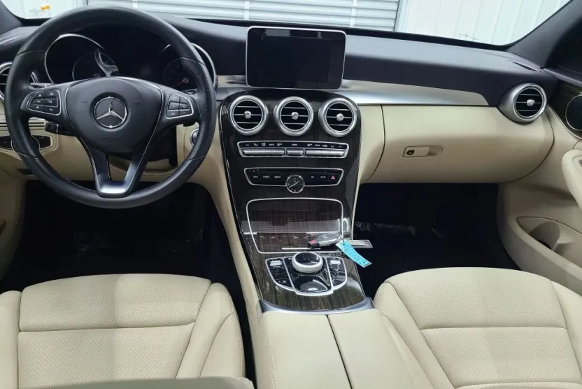 2018 Mercedes Benz C 300 4MATIC Sedan photo 1