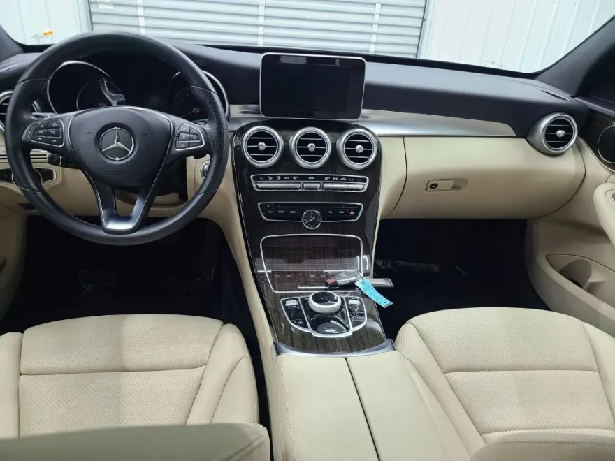 2018 Mercedes Benz C 300 4MATIC Sedan photo 1