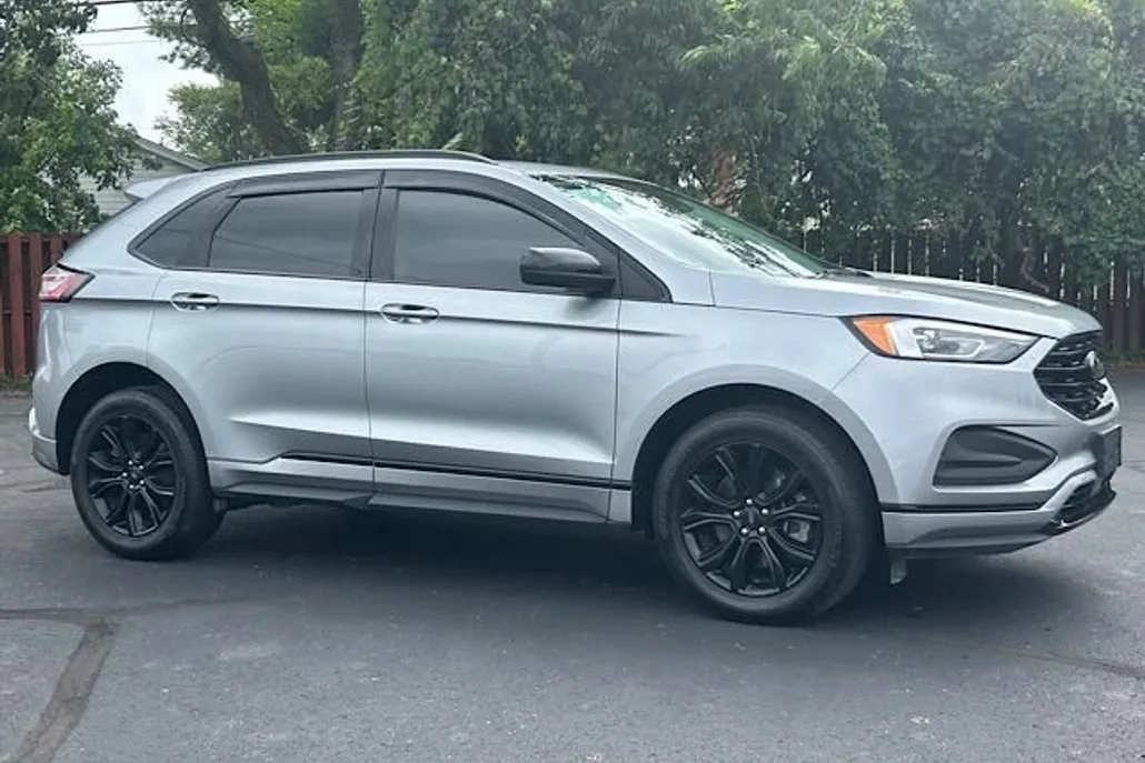 2023 Ford Edge SE photo 1