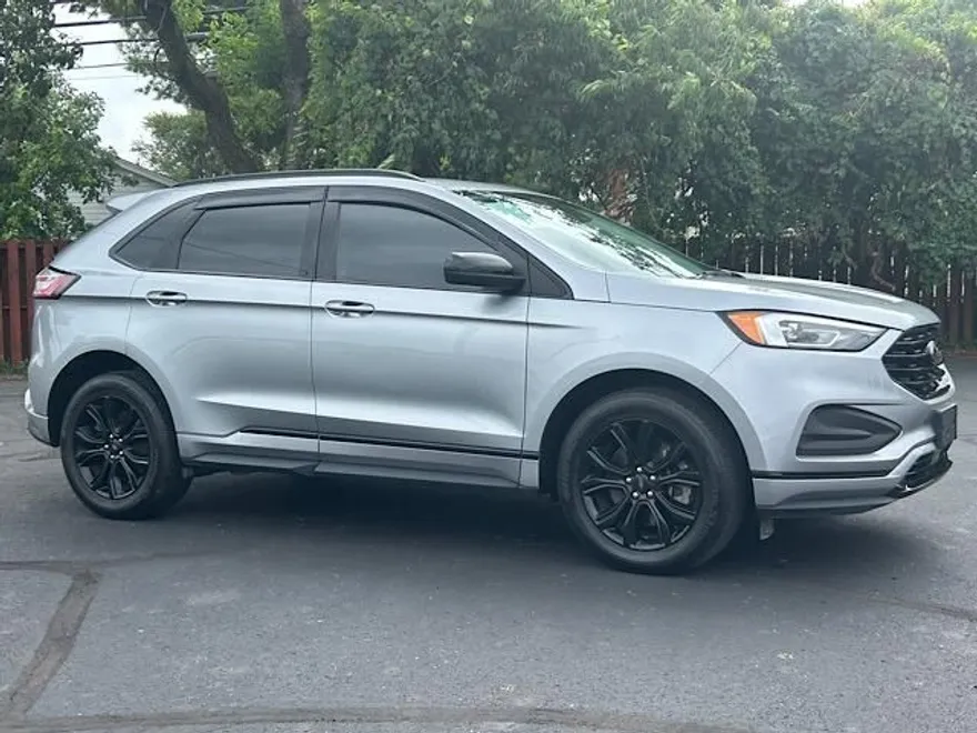 2023 Ford Edge SE photo 1