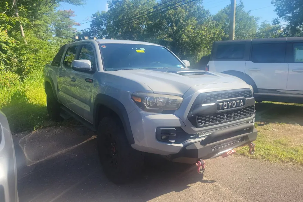 2017 Toyota Tacoma Pro photo 1