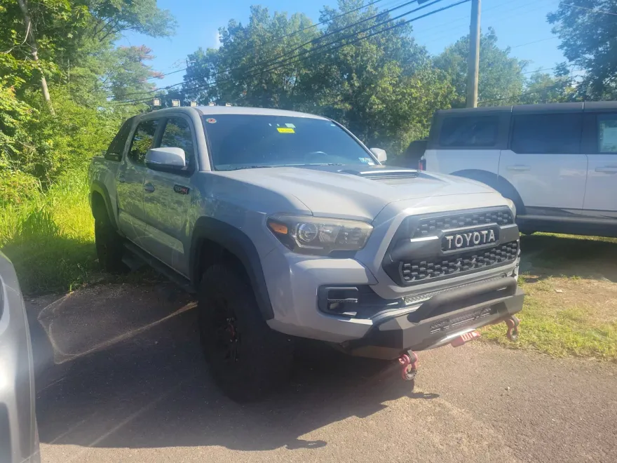 2017 Toyota Tacoma Pro photo 1