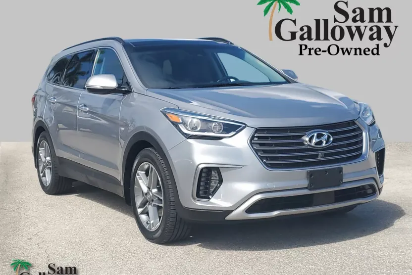 2018 Hyundai Santa Fe SE Ultimate photo 1