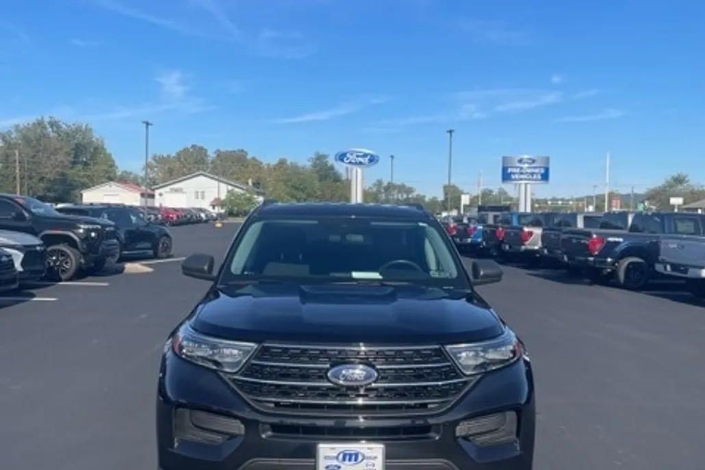 2020 Ford Explorer XLT photo 1