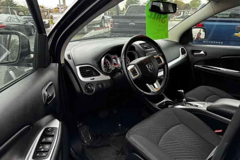 2012 Dodge Journey SE photo 1