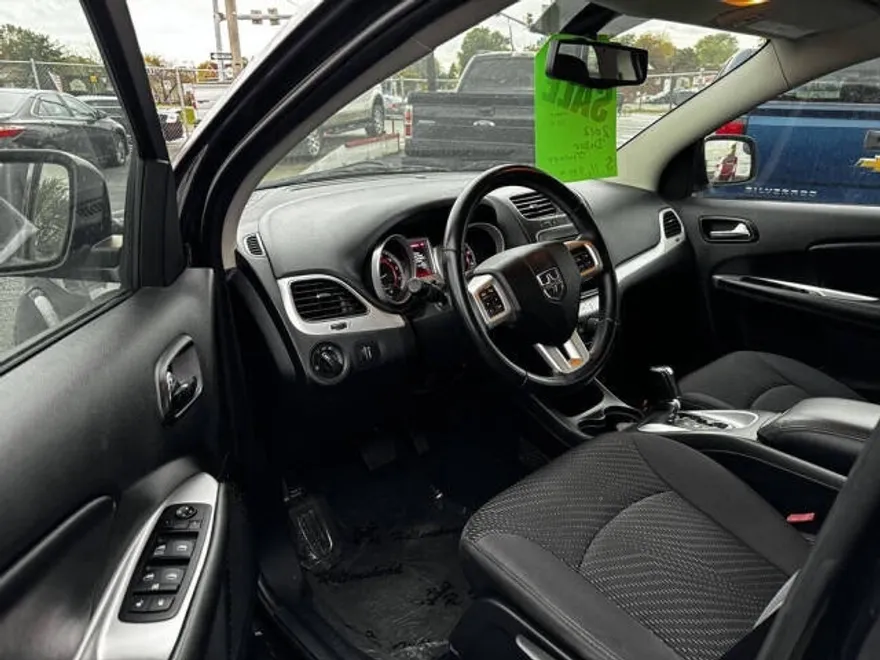 2012 Dodge Journey SE photo 1