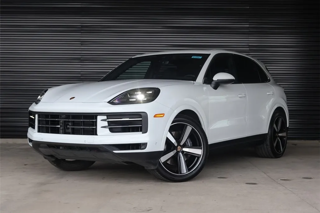 2025 Porsche Cayenne Base photo 1