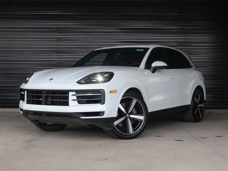 2025 Porsche Cayenne Base photo 1